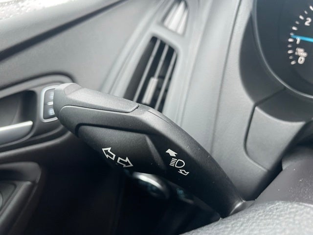 2017 Ford Focus SE w/ Rear Camera